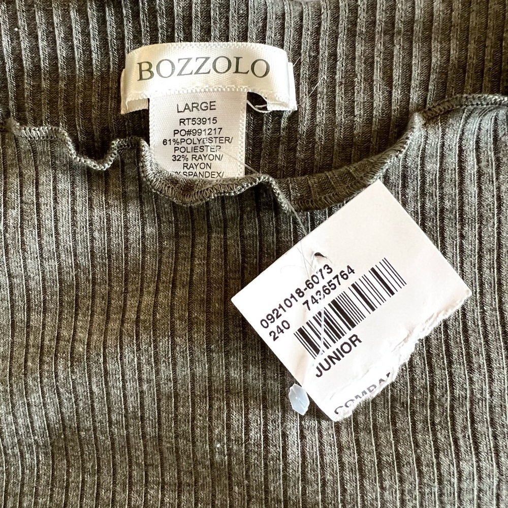 Bozzolo crop short sleeve shirt, olive green color size Junior Large, brand new.